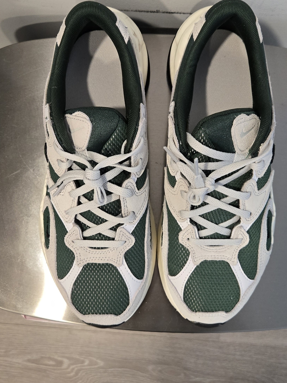 Women's NIKE Hunter Green, Black, And Gray Sneakers In Size 9. - Picture 6 of 6